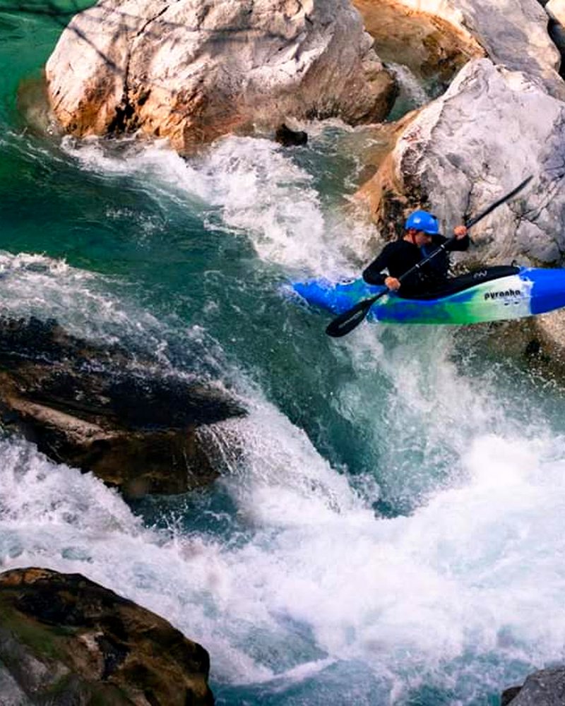Expert kayaker navigating the Soča rapids